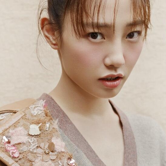 白百何为什么看起来嫩了十岁？因为她画了果汁妆啊！吉田造型化妆美甲