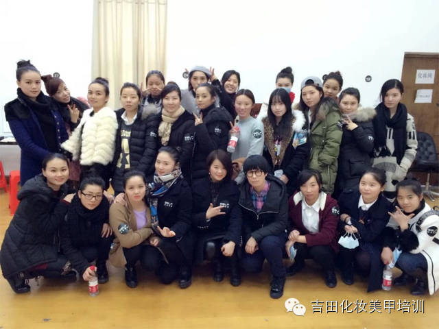 温州大学瓯江学院舞蹈展吉田造型助力??化妆造型全程赞助