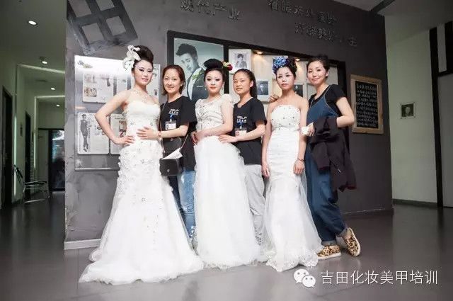 市劳动局领导走进吉田化妆造型艺术学校，现场监督学员的化妆、美甲职业技能考试!