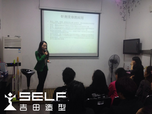 夏宁老师为吉田造型全体师生上针剂美容的应用课程