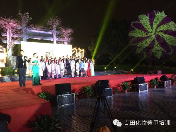 恒丰银行三周年庆；在江心屿露天舞台举行吉田造型齐力助阵！