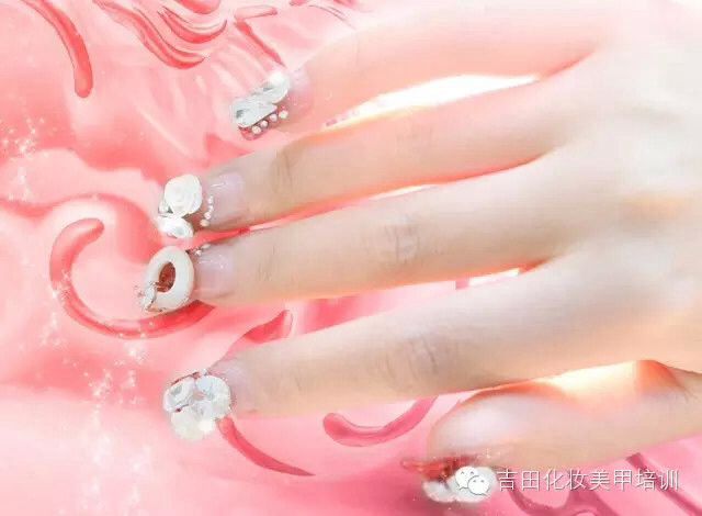 看到这么美的新娘甲,学员们都“疯了”! 再也静不下来啦！