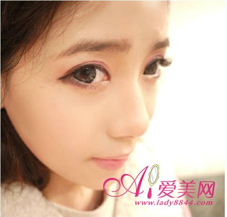温州学化妆哪里好  吉田化妆造型艺术学校教你画大眼妆 演绎芭比公主妆容