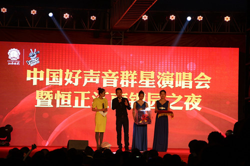 30日晚，中国好声音学员演出化妆花絮分享 吉田造型负责妆容造型